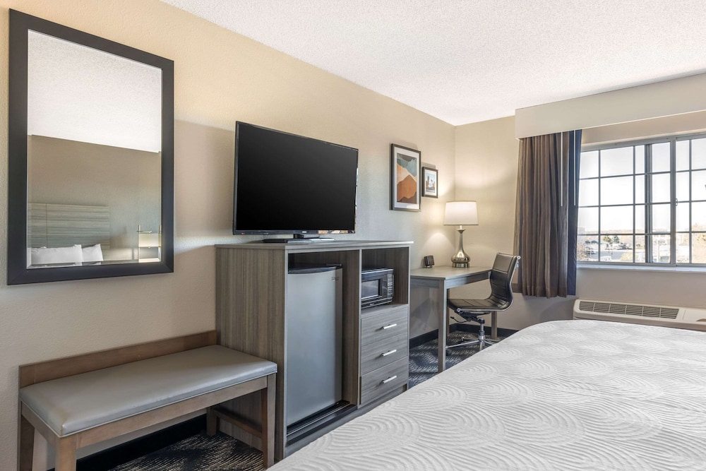 Comfort Room, 1 King Bed, Non Smoking - Photo 3