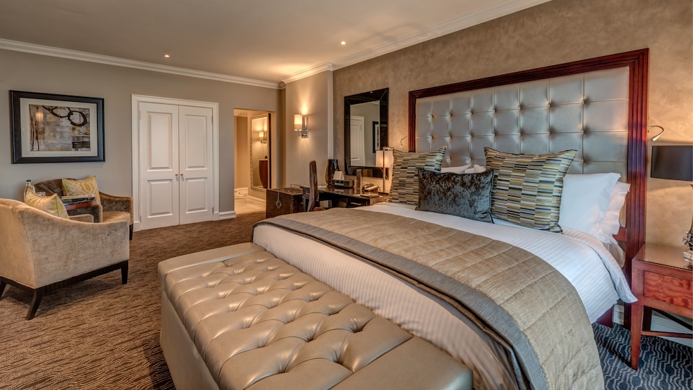 Junior Suite, 1 King Bed - Photo 1
