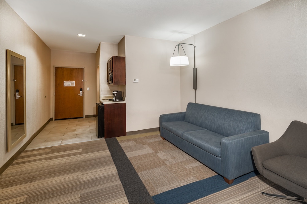 Suite, Multiple Beds - Photo 4