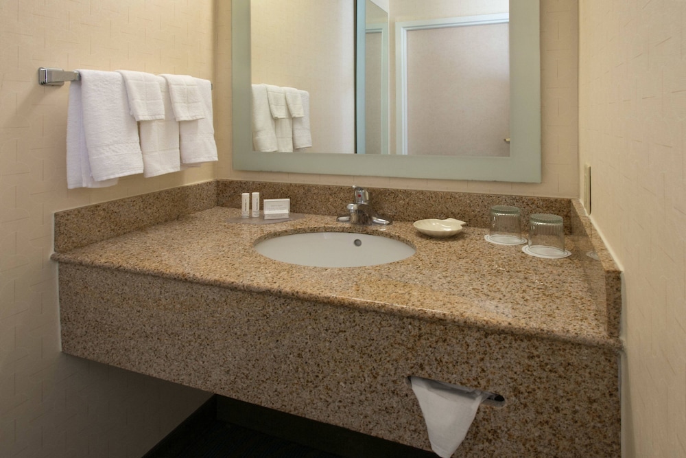 Suite, Multiple Beds - Photo 9