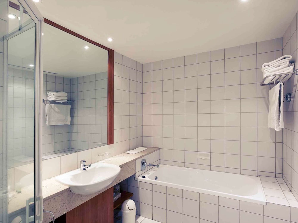 Deluxe Room, 2 Queen Beds, Garden View - Photo 8