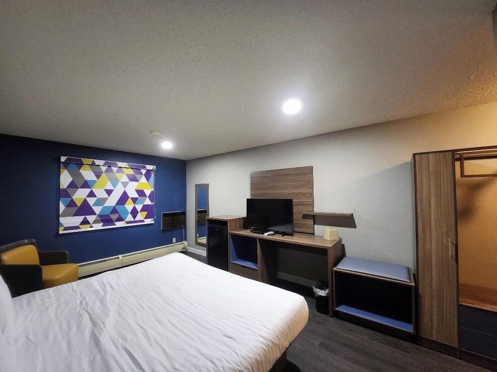 Room, 1 King Bed, Non Smoking - Photo 1