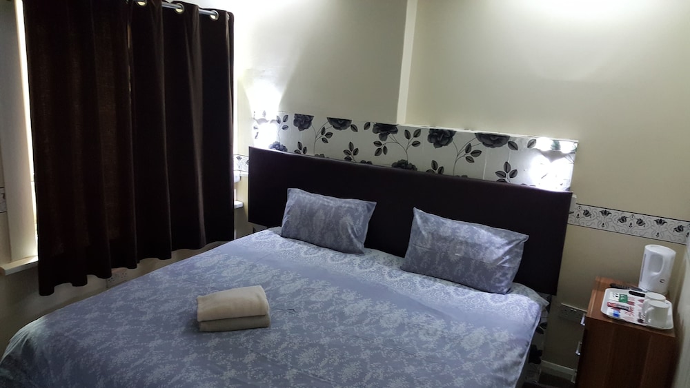 Triple Room, Ensuite photo 3