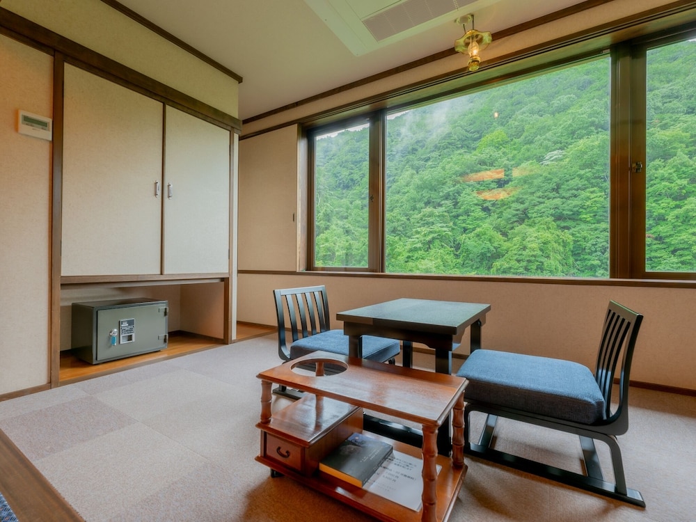 Deluxe Room, Non Smoking, Mountain View