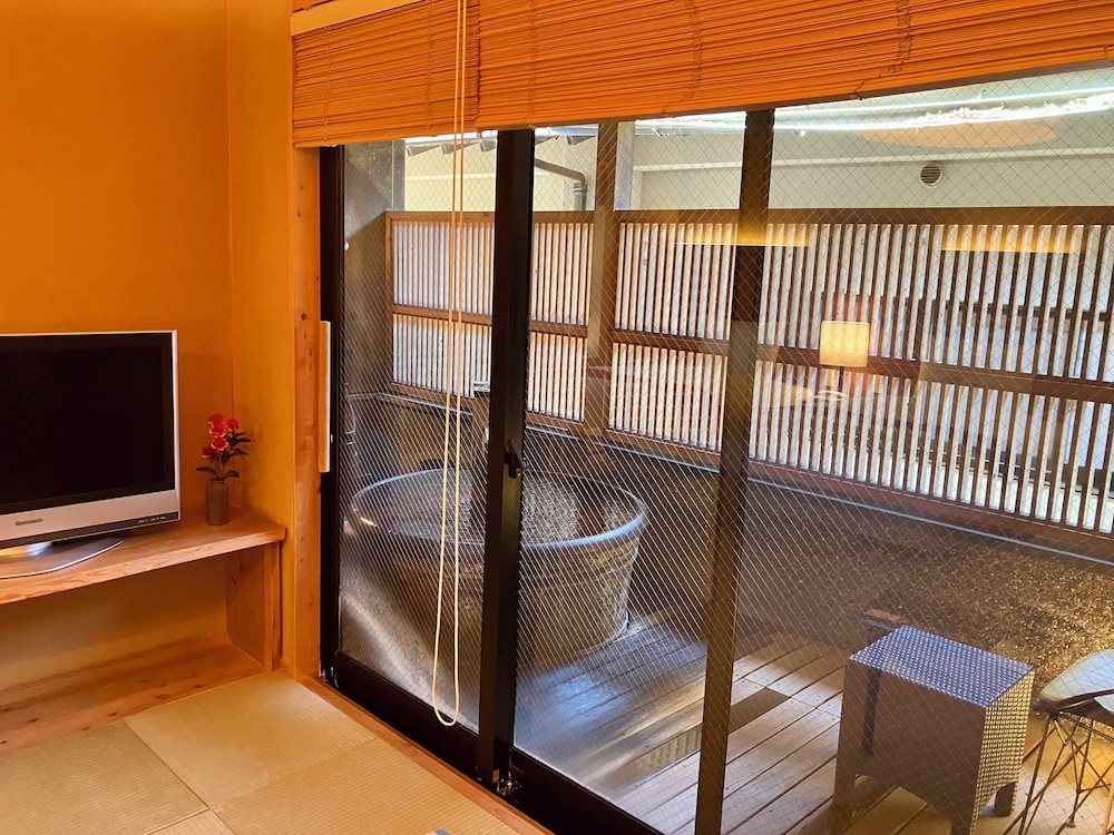 Annex UMI/KAZE - Twin Room with Partial Open-air Hot Spring Bath photo 3