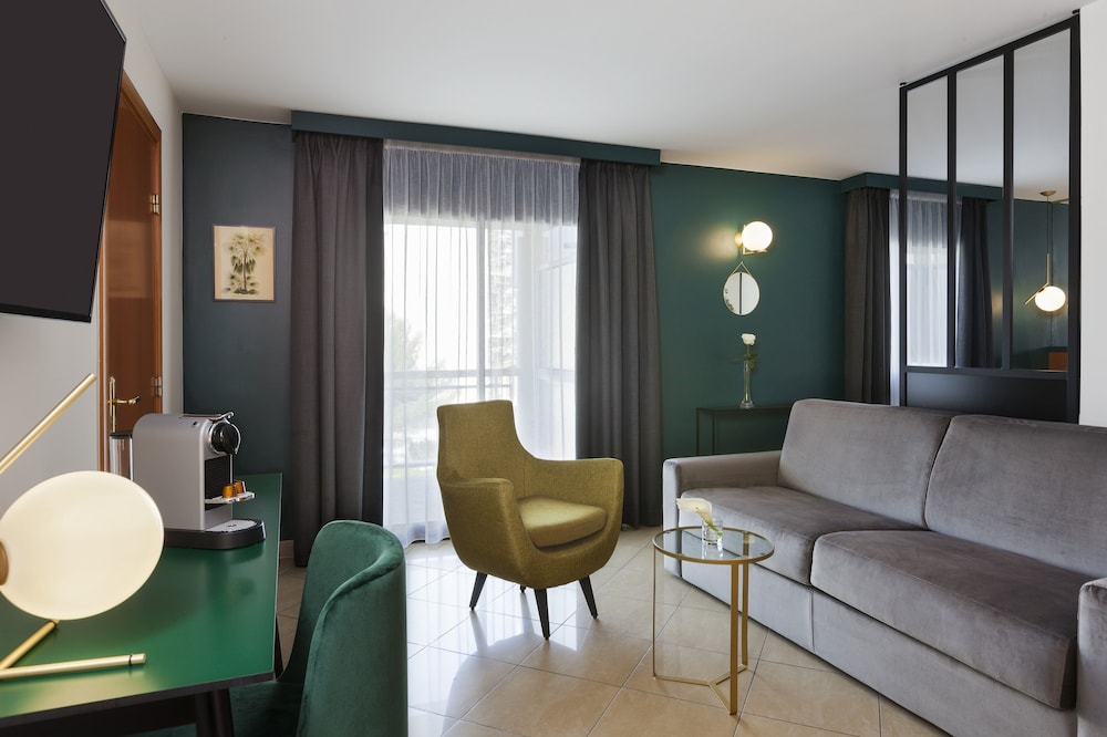 Junior Suite, Terrace, Pool View photo 3