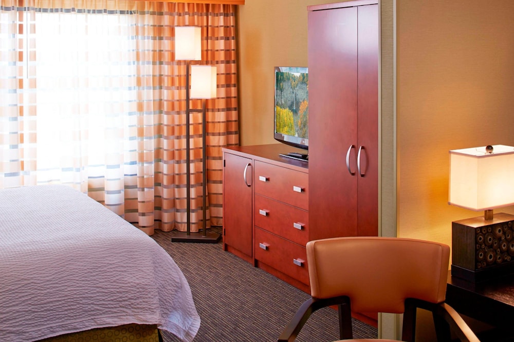 Executive Suite, 1 Bedroom - Photo 1