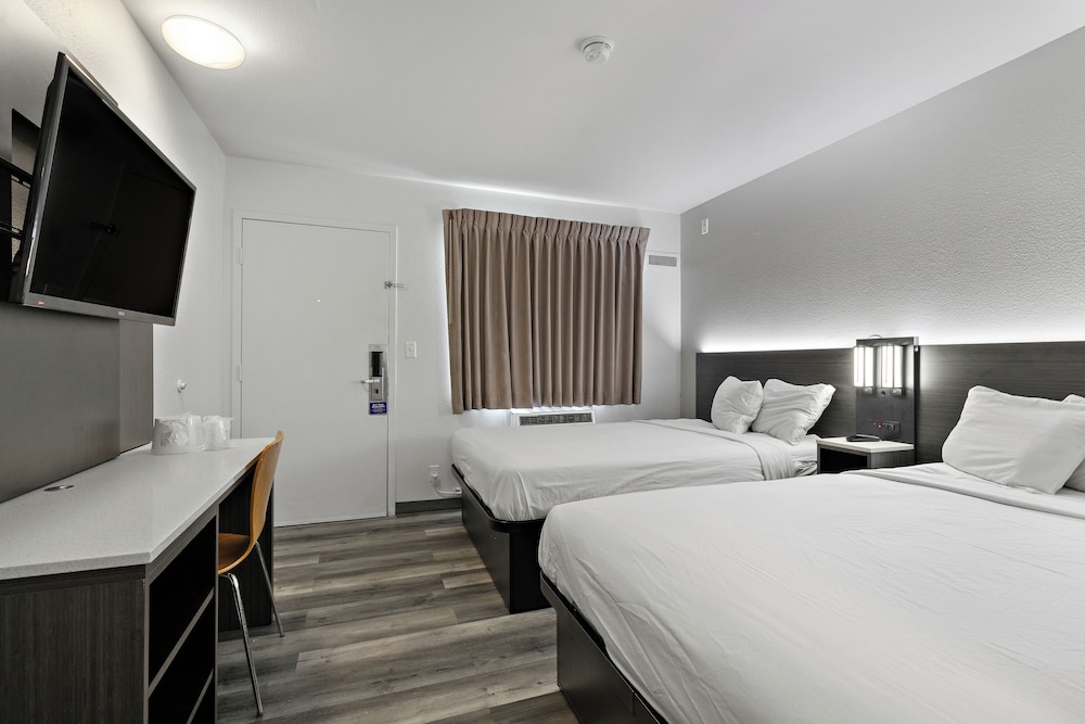 Deluxe Room, 2 Double Beds, Non Smoking, Refrigerator photo 3