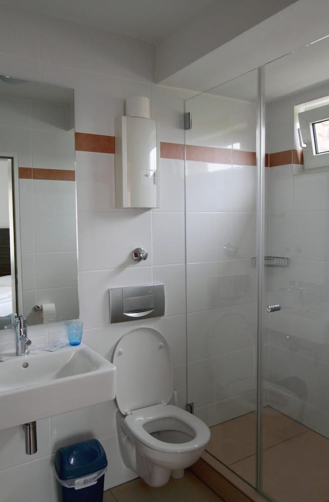 Basic Single Room photo 2