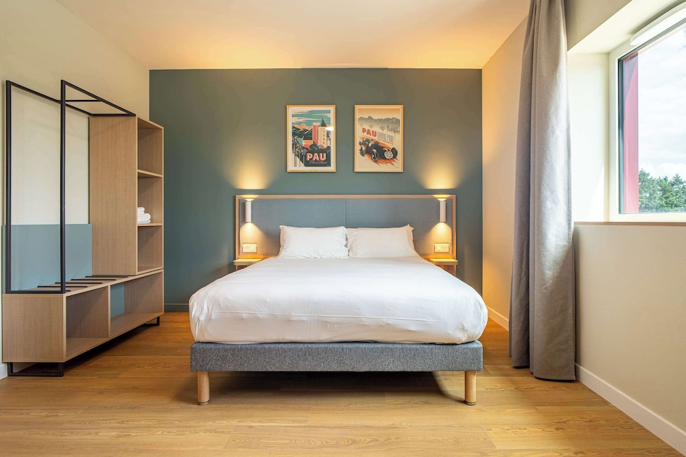 Standard Room, 1 Queen Bed