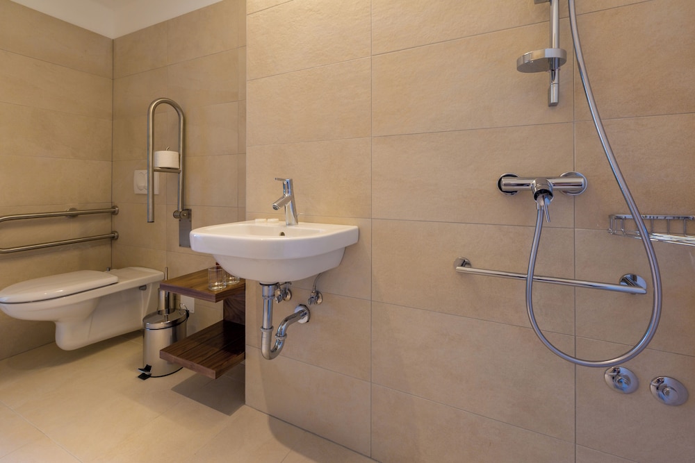 Superior Twin Accessible Room, Sea View photo 3