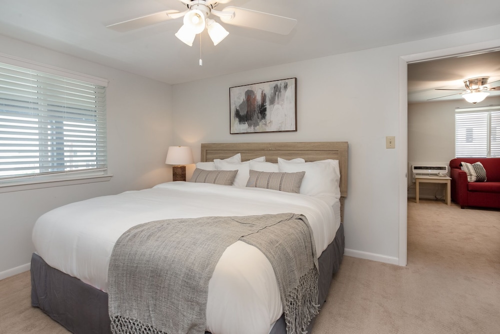 Suite, 1 Bedroom, Pool View photo 1