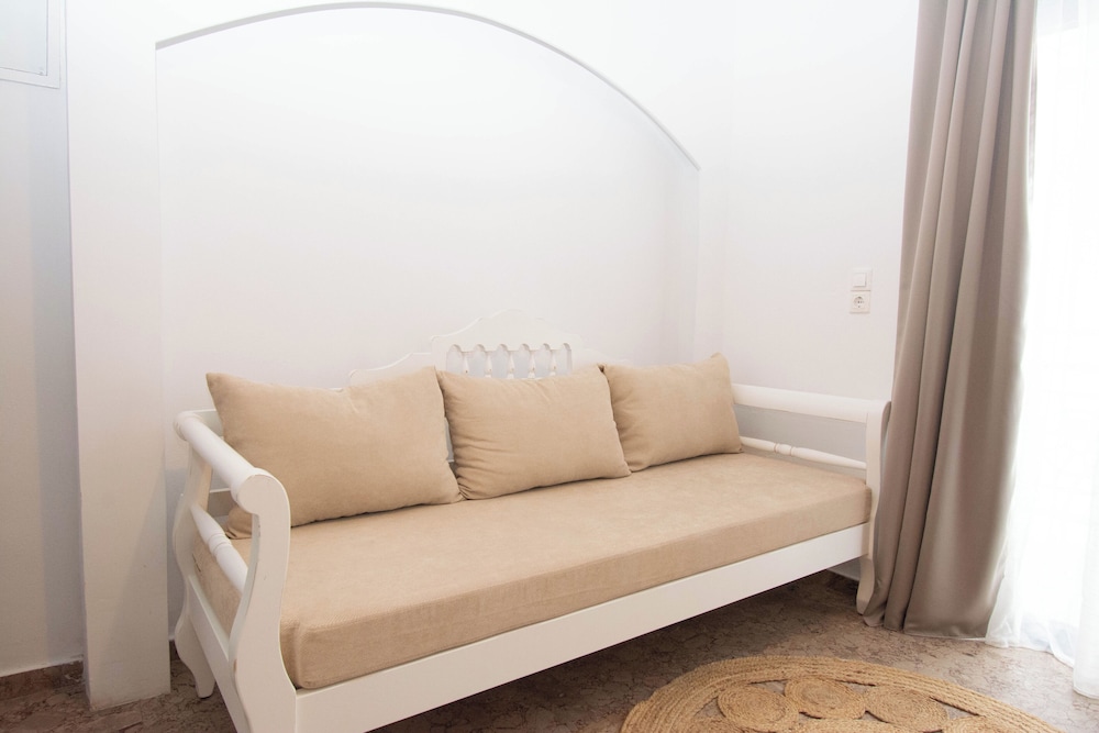 Deluxe Apartment, Jetted Tub - Photo 3