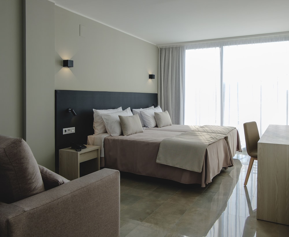 Deluxe Double Room, Pool View photo 2