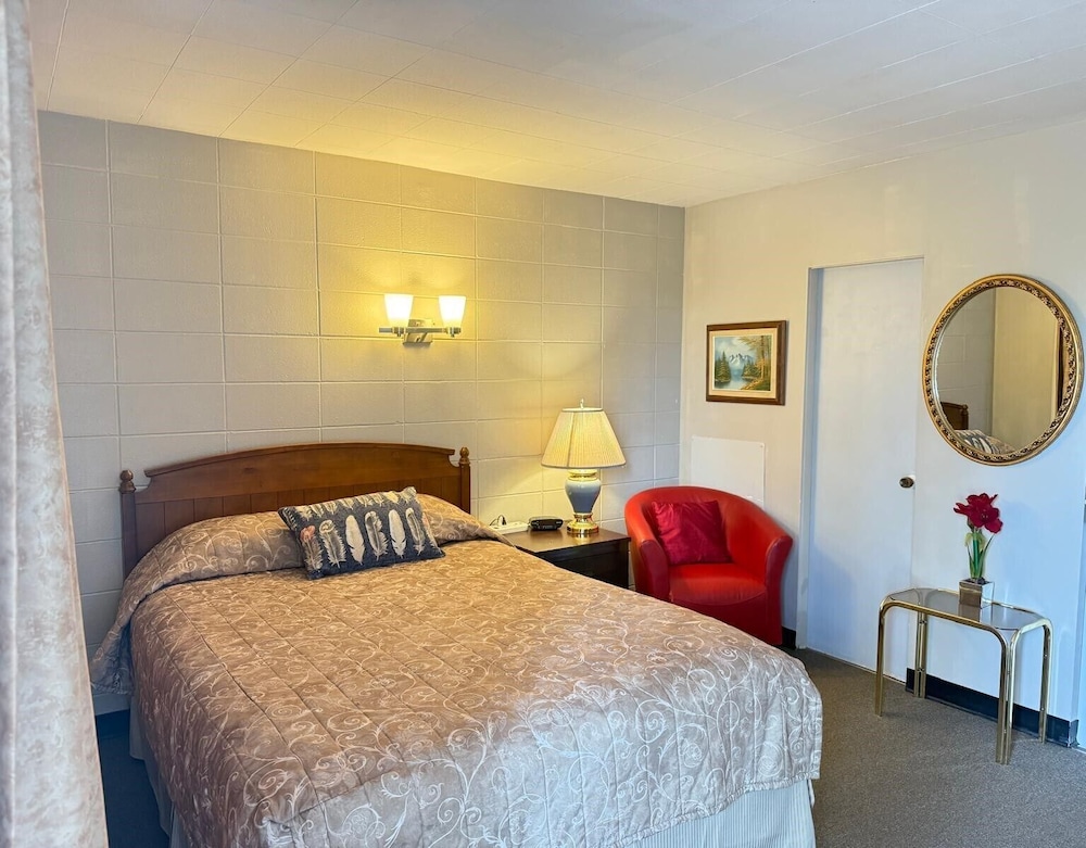 Double Room, 1 Queen Bed, Non Smoking, Hill View photo 1