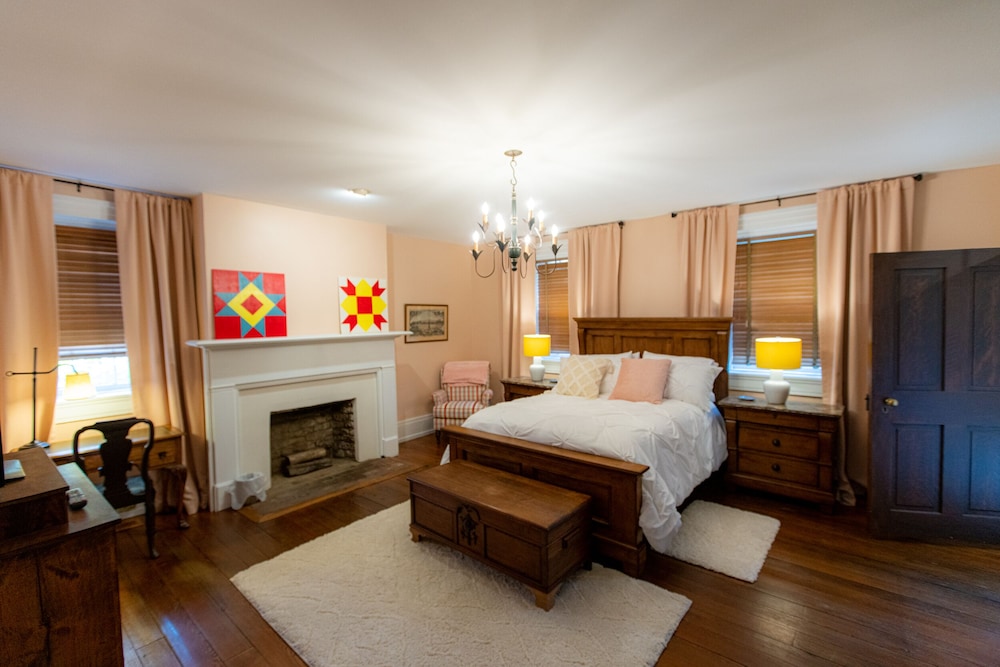 Double Room, 1 Queen Bed