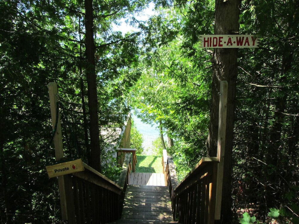 Hideaway-Deluxe Cabin, 1 Bedroom, Lake View photo 3