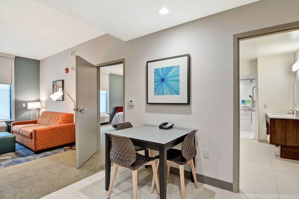 Suite, 1 Bedroom, Accessible, Bathtub - Photo 2