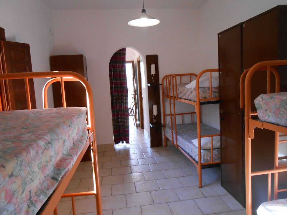 Dormitorio Compartido, Dormitorio Mixto (1 cama en Dormitorio de 8 Camas)