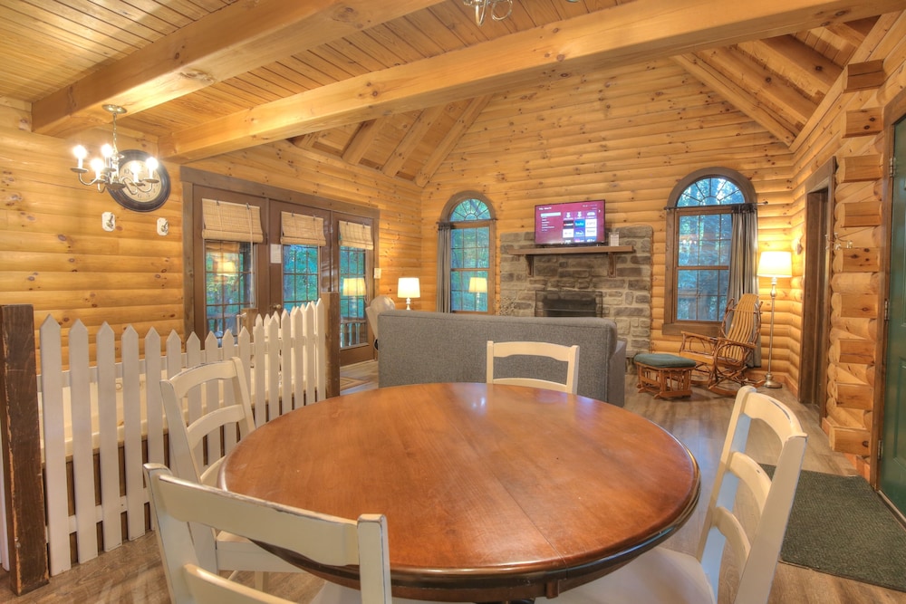 Apple Blossom Cabin photo 3