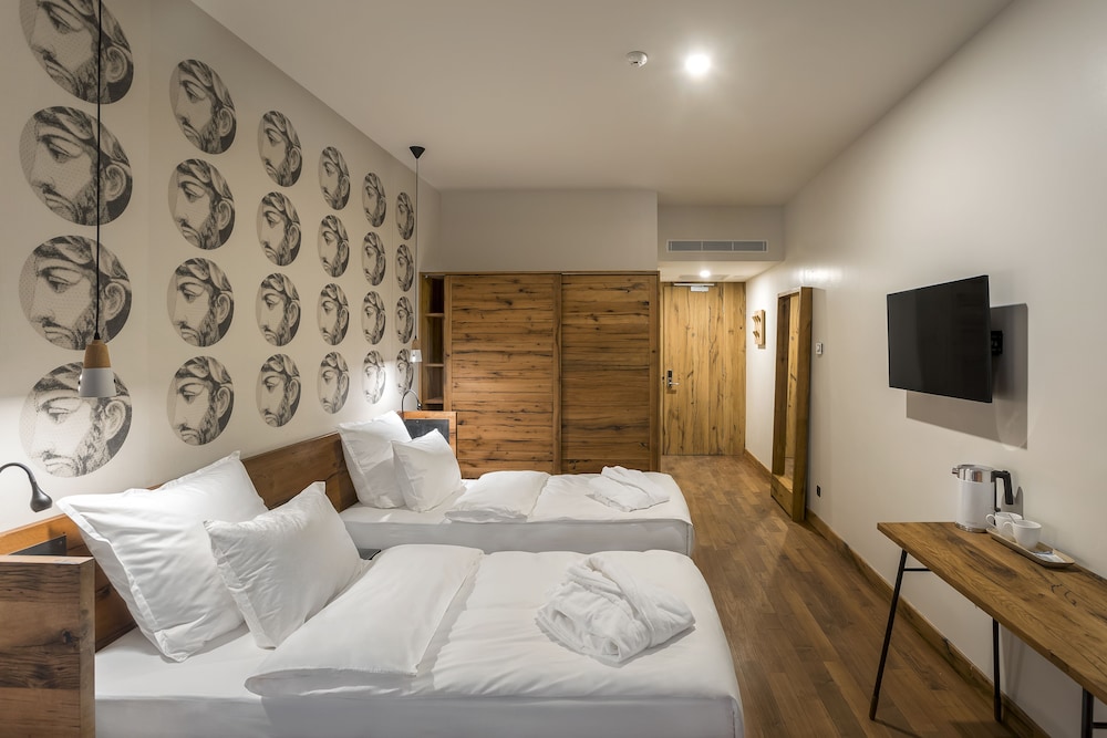 Twin Room (Traveler's)