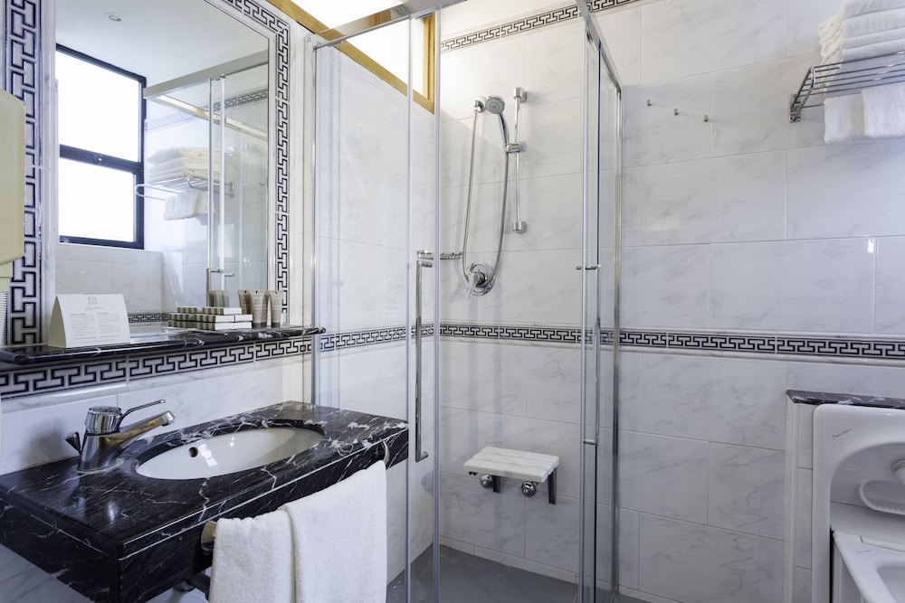 Classic Triple Room - Photo 8