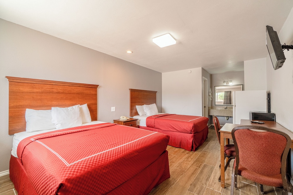 Room, 2 Queen Beds, Smoking