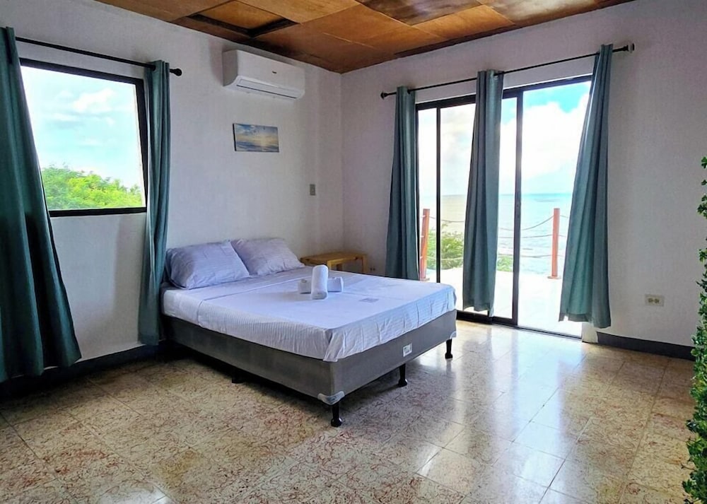 Basic Double Room, Balcony, Beach View photo 1