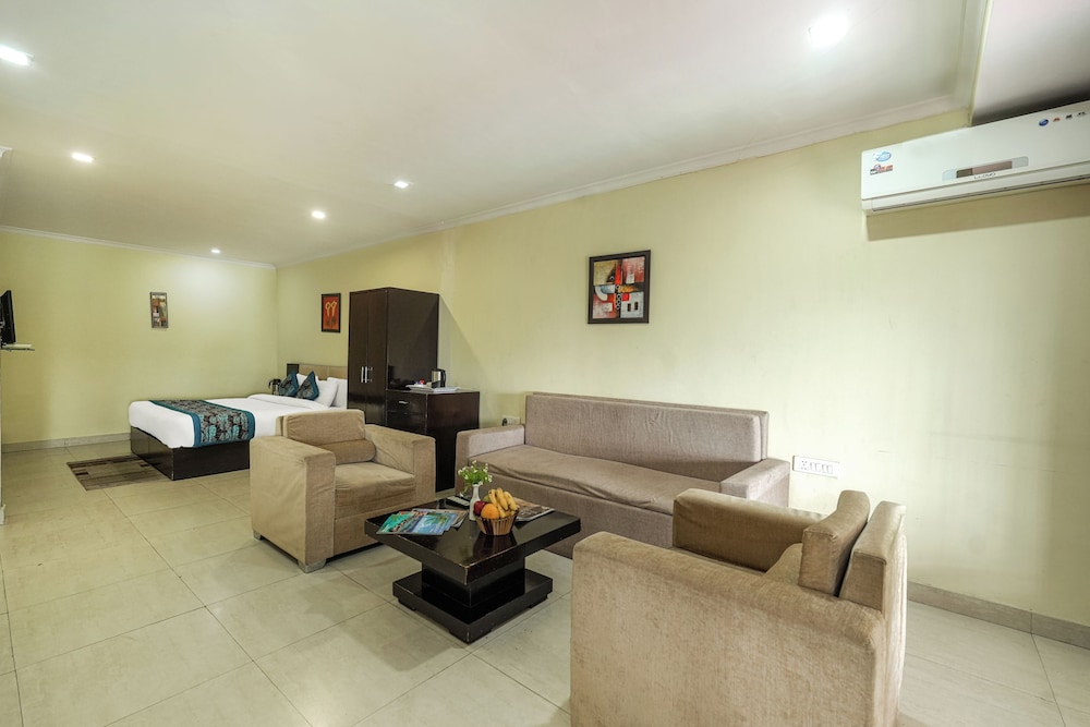 Family Room, Hill View