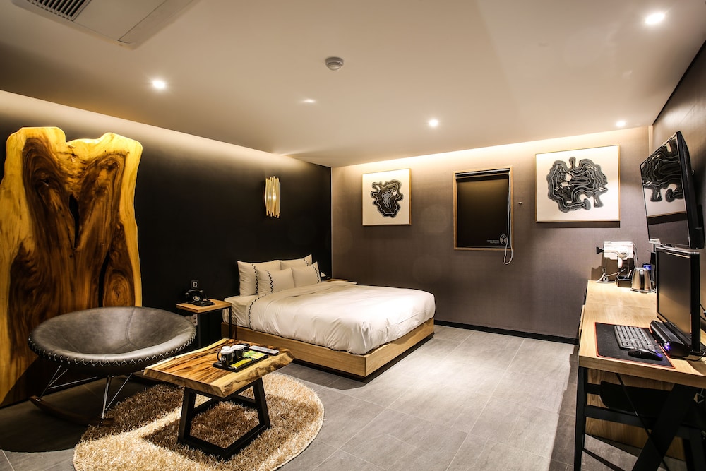 Deluxe Double Room - Photo 8