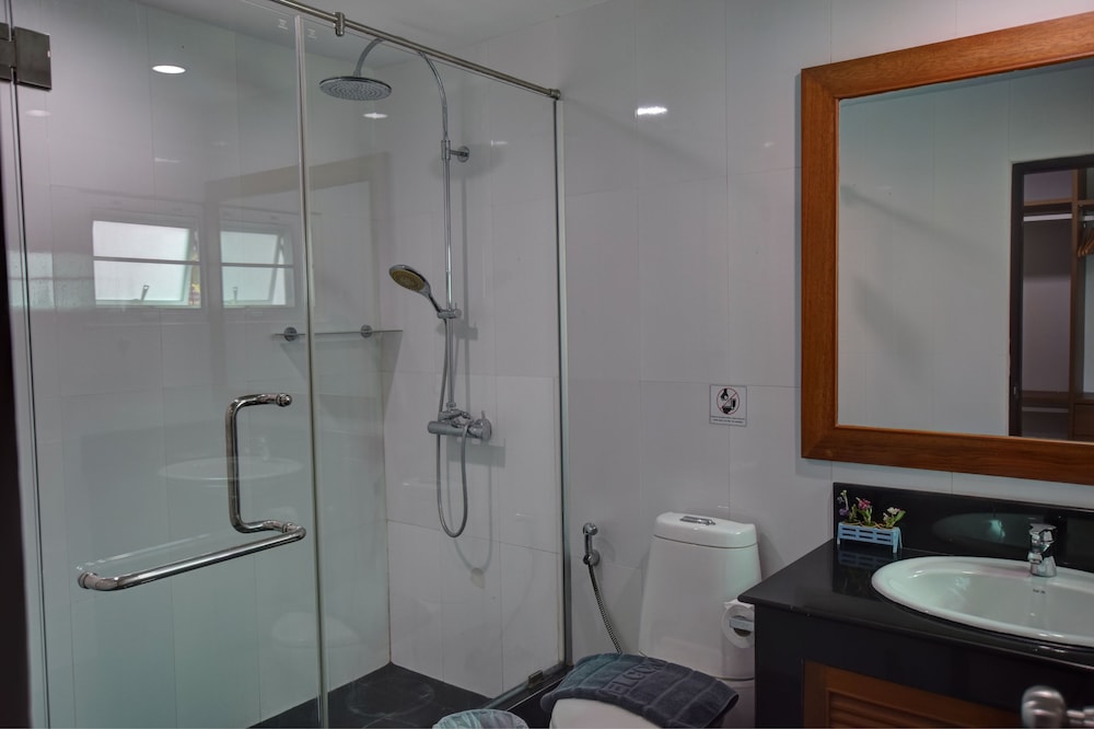 Deluxe Room with Pool View (2nd floor) photo 2