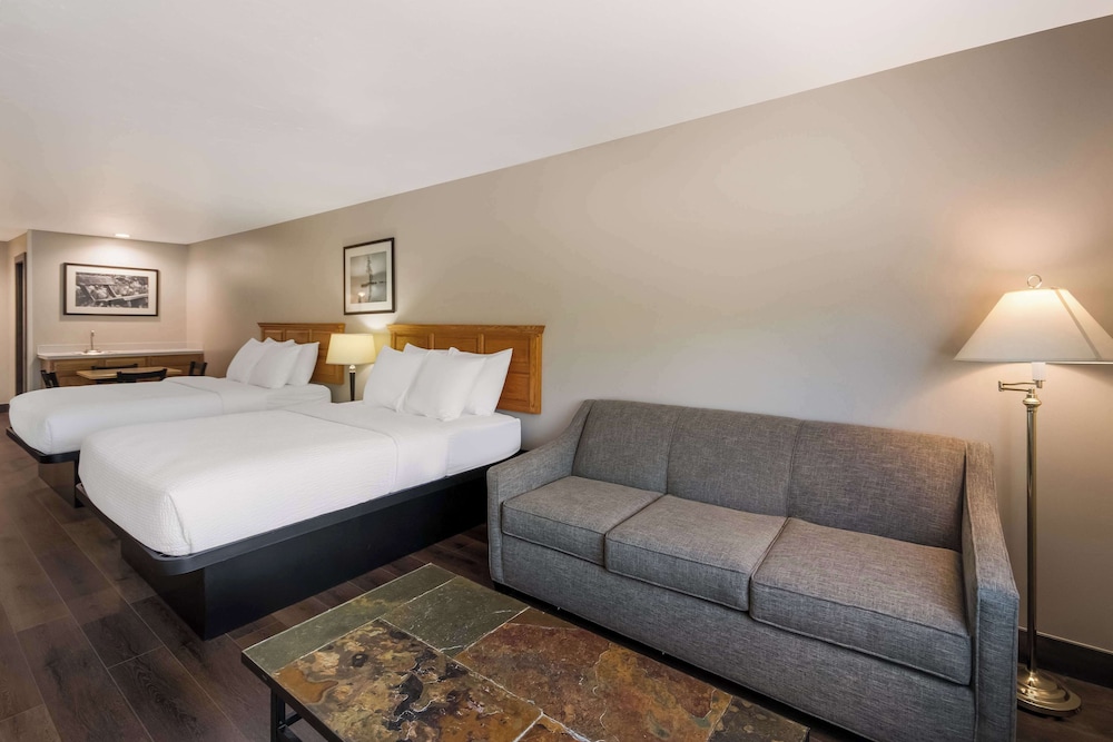 Suite, Multiple Beds, Non Smoking, Refrigerator & Microwave (with Sofabed) - Photo 1
