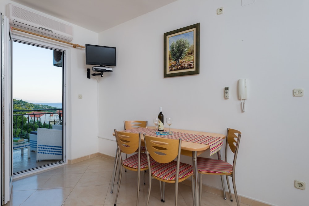 Apartment, 2 Bedrooms, Balcony, Sea View (9) photo 2