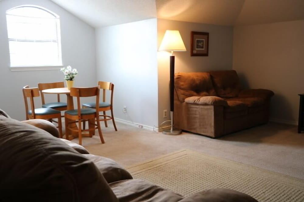 Honeymoon Suite, 1 Bedroom, Jetted Tub Upstairs Only (Room number 129) photo 3
