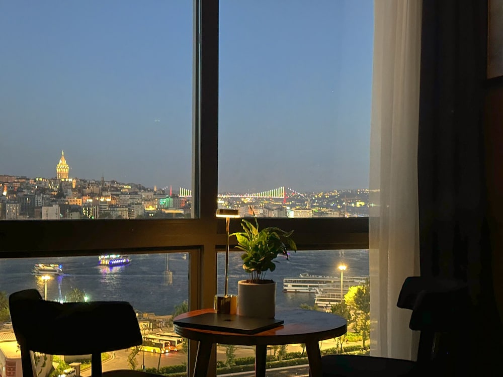 Deluxe Double Room, Private Bathroom, Sea Facing photo 3