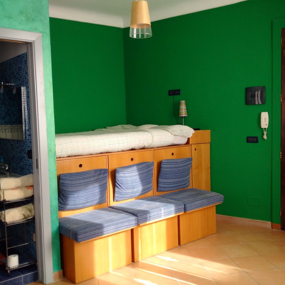 Basic Triple Room, Balcony, City View photo 1
