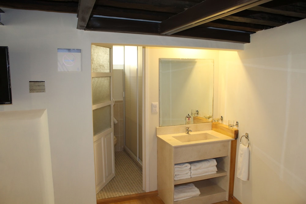Standard Room, Non Smoking, Ensuite photo 3