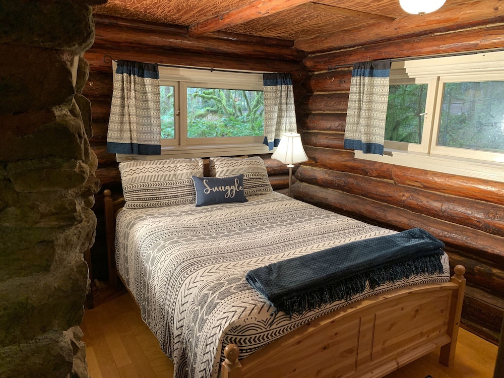 Copper Creek Log Cabin