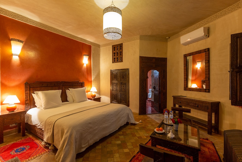 Double Room, Ensuite, Pool View (Isli)