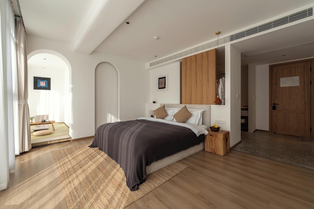 Senior Double Room, 1 Queen Bed, City View photo 1