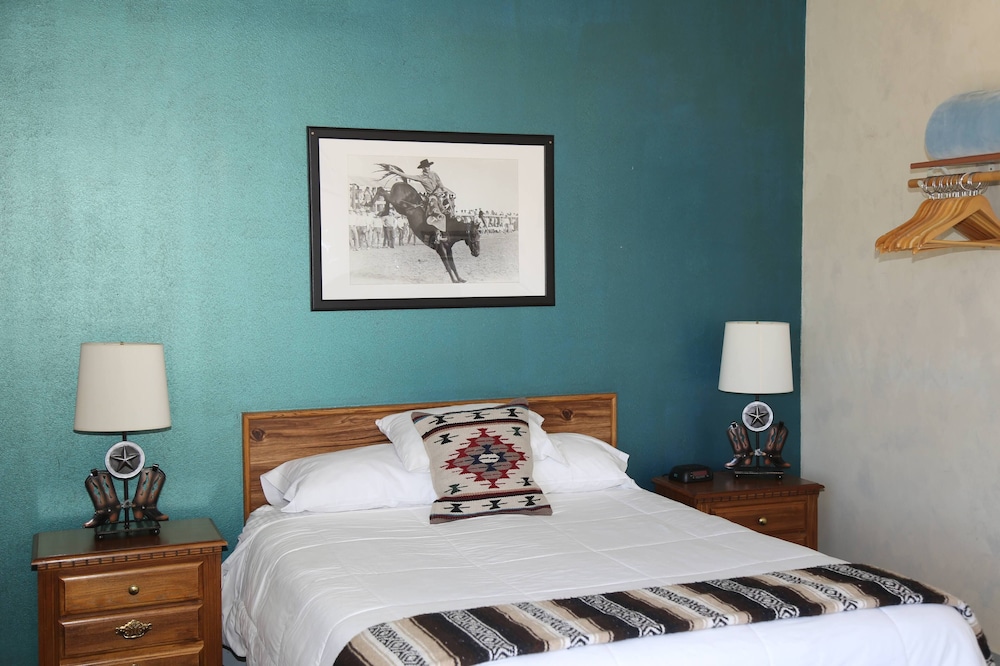 1 Queen Bed, Sleeps 2 photo 2