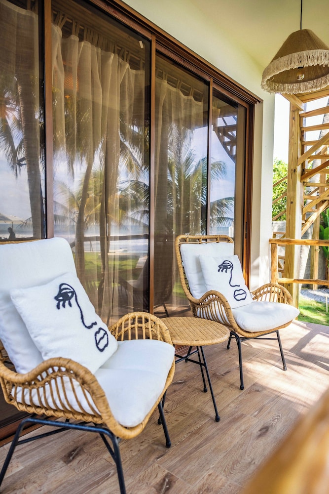 Superior Suite, Private Pool, Beach View photo 3