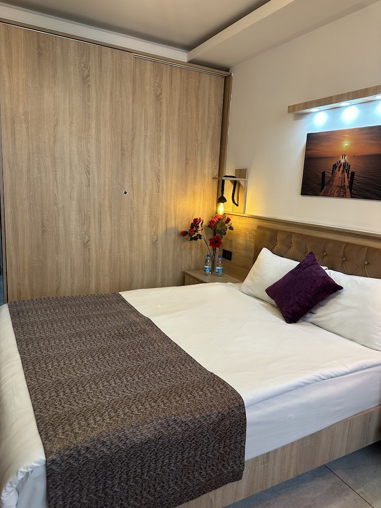 Standard Triple Room - Photo 7