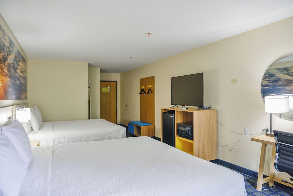 Room, 2 Queen Beds, Non Smoking photo 1