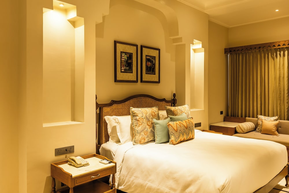 Executive Suite, Balcony, Hill View