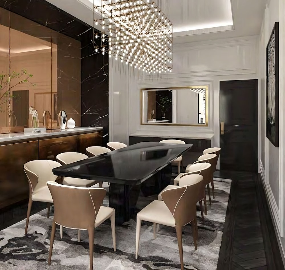 Penthouse Suite, 1 King Bedroom, Manhattan Skyline View thumbnail 5