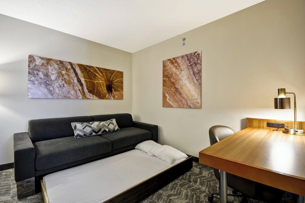 Suite, 2 Queen Beds (Red Mile View) - Photo 4