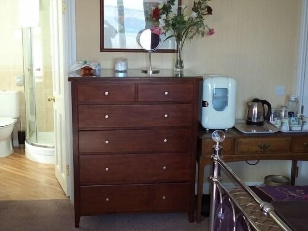 Deluxe Suite, Ensuite photo 3