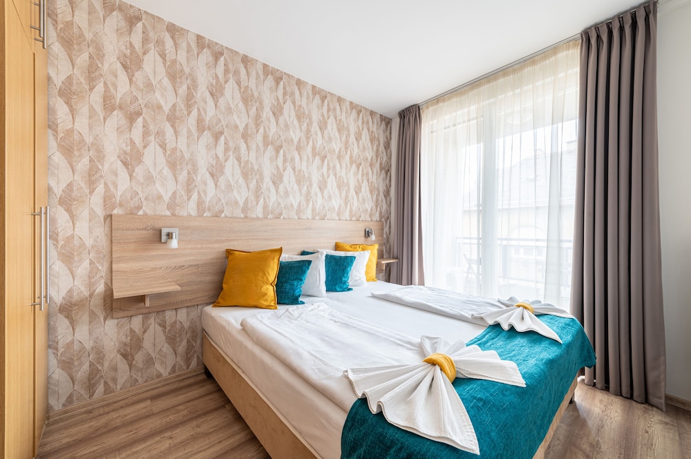 Three Bedroom Apartment - Photo 3