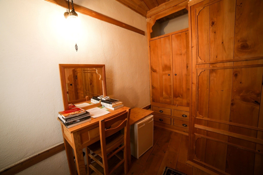 Traditional Twin Room, 2 Twin Beds photo 2